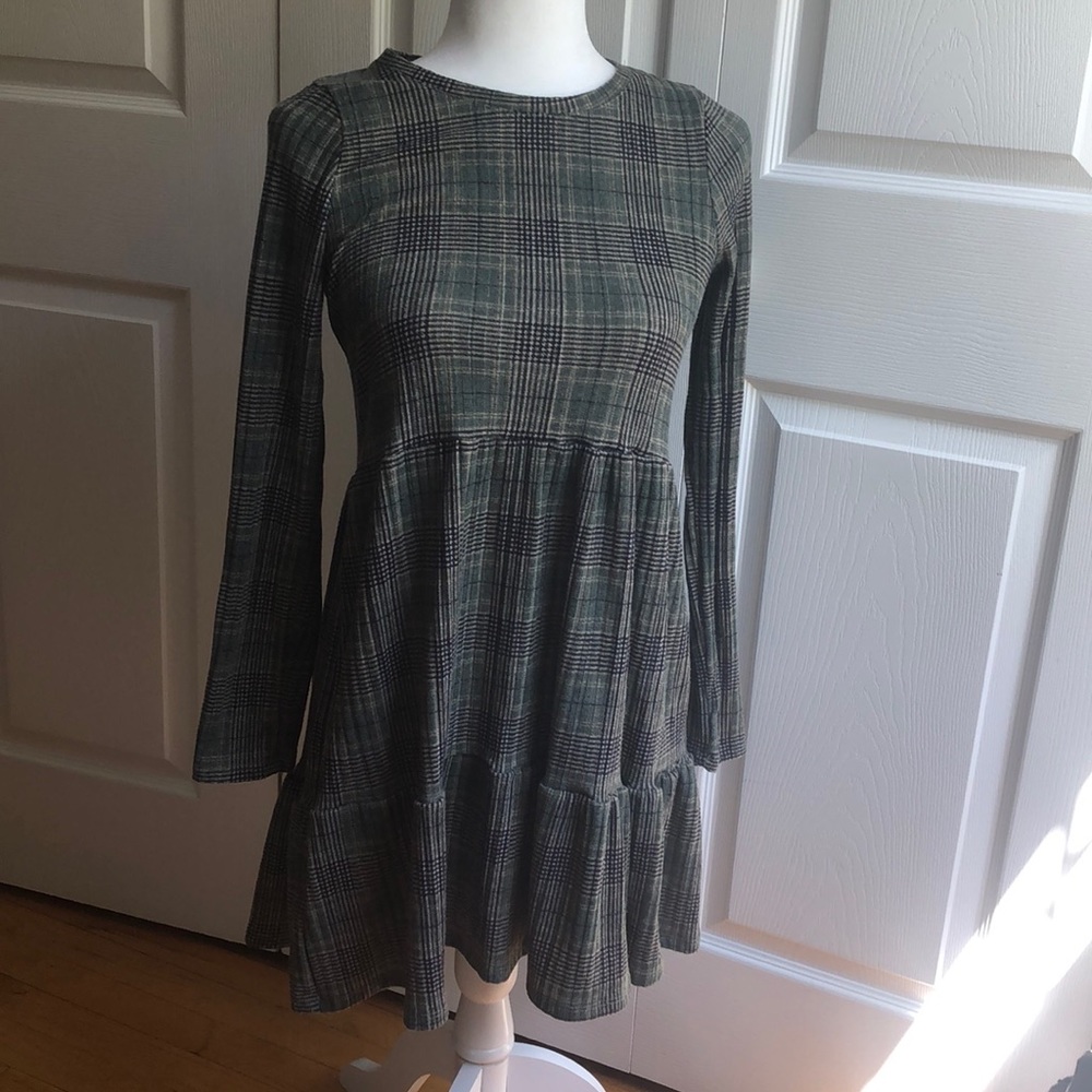 Long sleeve, vintage style plaid dress.